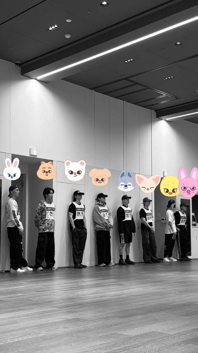 oujihyunjini's tweet photo. 스키즈날 현진이어머님시 https://t.co/Gogvj0GN4R