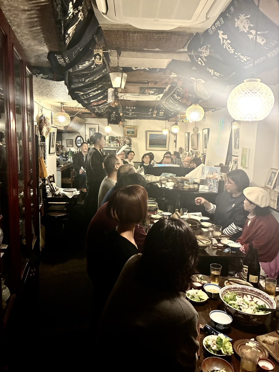 tomitatsuyoshi's tweet photo. 3月の「土なべでオペラごはん」も、満員御礼での開催となりました。

今月参加してくれた人にも「J-WAVEを聴いて…」という方いて、ラジオ効果凄い！

別所さん！ありがとモーニング
#JWAVE
#ohayomorning https://t.co/VmN1tppvrF