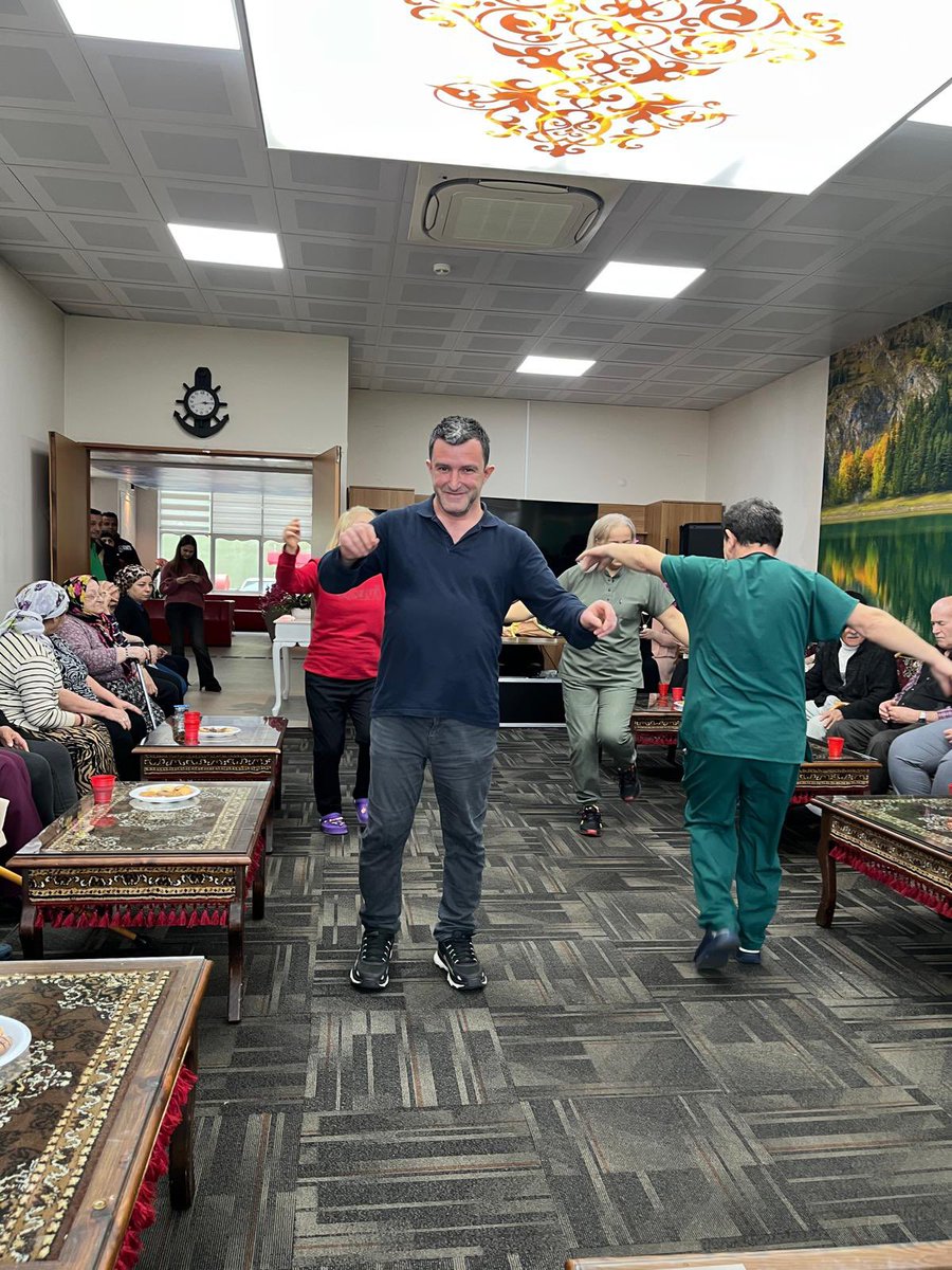 18-24 Mart Yaşlılar Haftası dolayısıyla Kurum Müdürümüz Hüseyin Güngör ve personellerimiz Giresun Huzurevi Yaşlı Bakım ve Rehabilitasyon Merkezini ziyaret ederek huzurevi sakinleriyle bir araya geldi. Büyüklerimizle sohbet edilerek Yaşlılar Haftası kutlandı.