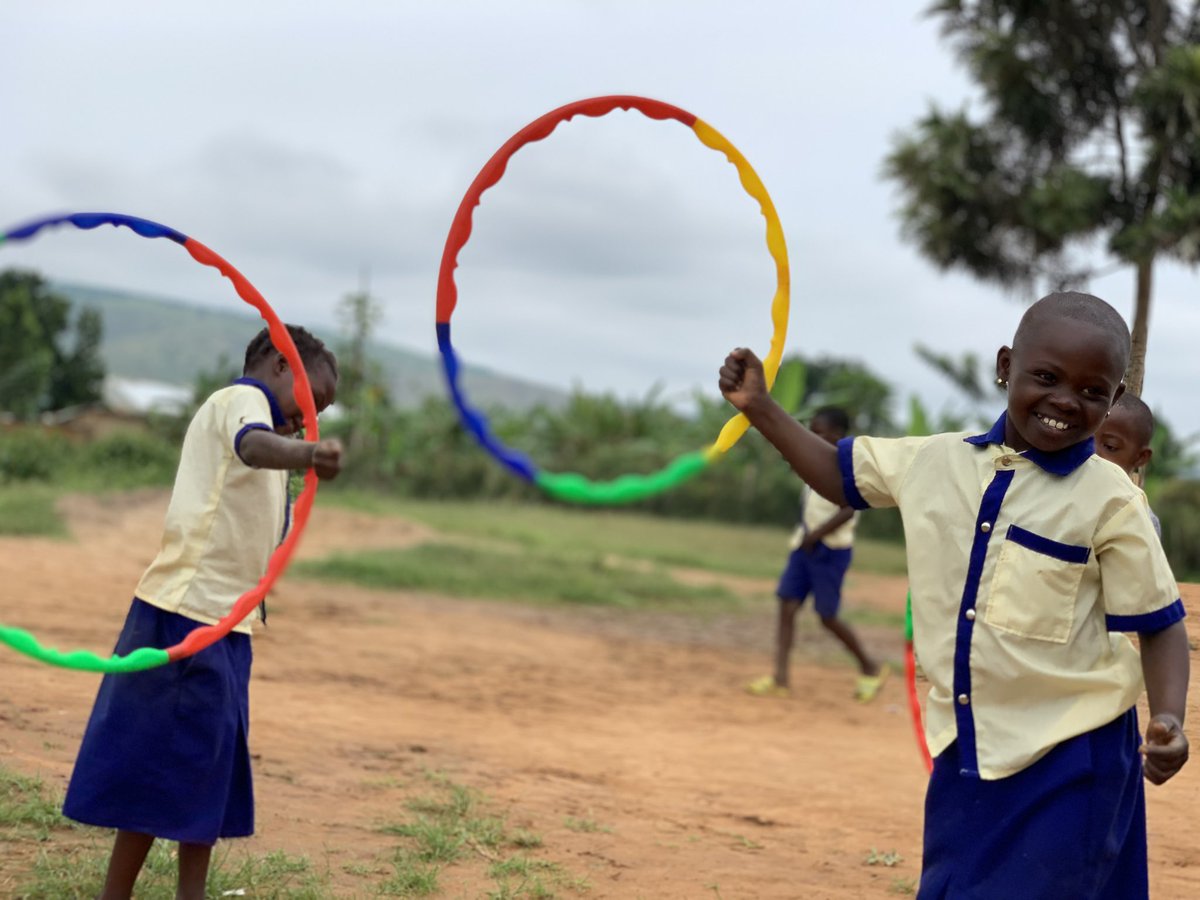 abcc_uganda's tweet photo. Every child has the right to play ⛹️, be educated🎓, have food, clothing, and water 💦 regardless of their socioeconomic status background. 

Children in Nakivale face limited access to the playing materials to explore their abilities. #ABCCI School 🎓 

#love
#education https://t.co/39oZWOeArK