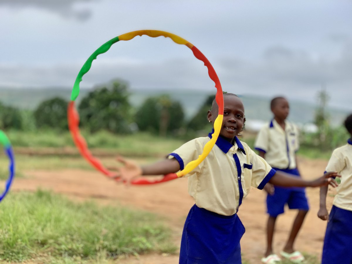 abcc_uganda's tweet photo. Every child has the right to play ⛹️, be educated🎓, have food, clothing, and water 💦 regardless of their socioeconomic status background. 

Children in Nakivale face limited access to the playing materials to explore their abilities. #ABCCI School 🎓 

#love
#education https://t.co/39oZWOeArK