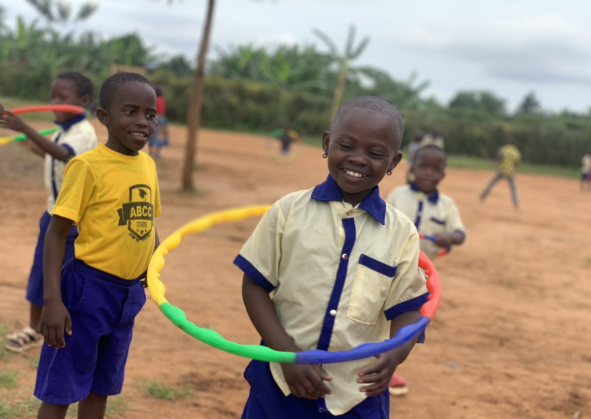abcc_uganda's tweet photo. Every child has the right to play ⛹️, be educated🎓, have food, clothing, and water 💦 regardless of their socioeconomic status background. 

Children in Nakivale face limited access to the playing materials to explore their abilities. #ABCCI School 🎓 

#love
#education https://t.co/39oZWOeArK