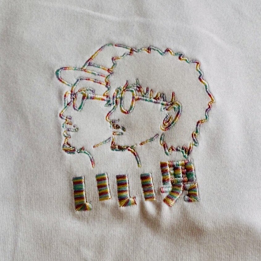 Rake_Official's tweet photo. いい男ツアー2026も素敵なグッズが揃ってます！！！！

Tシャツ(4500円)はカラフルな刺繍が最高にオシャレ(白と黒)、裾に絞れるドローコード付き！！ https://t.co/lSAmTEuIsW