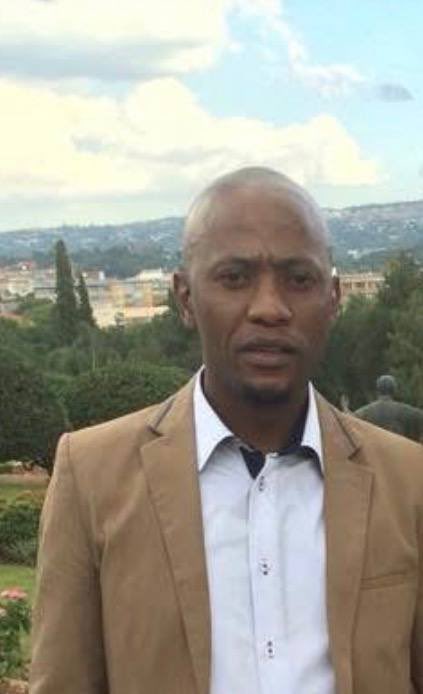 Man’s NOT Barry Roux tweet media