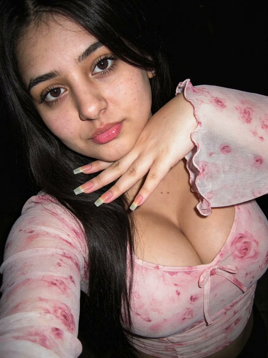 Angelina tweet media