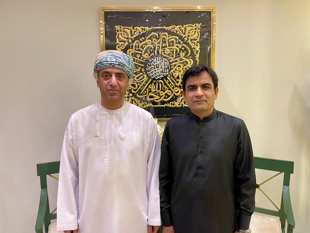 قام سعادة القنصل العام (عميد السلك القنصلي) المهندس سامي بن عبدالله الخنجري بزيارة إلى سعادة محمد إقبال ميمن (Additional Chief Secretary of Home &amp; Prisons Sindh)، وخلال ذلك قدم سعادته خالص التهاني والتبريكات بمناسبة عيد الفطر المبارك