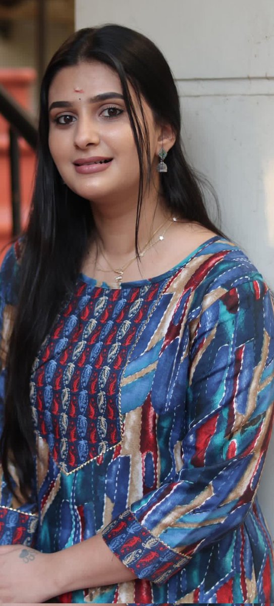 вєαυту qυєєηѕ н∂ ™ tweet media