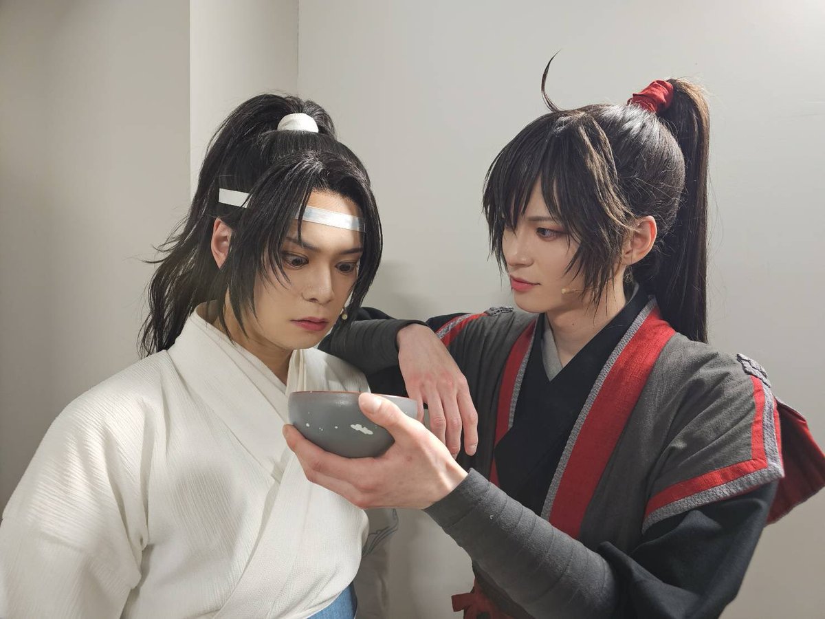 舞台『魔道祖師』遡洄編
5日目マチネ
ご来場いただきありがとうございました。

景儀、残さず食べろよ〜？

#ステそし
#魔道祖師
#魏無羨
#藍景儀