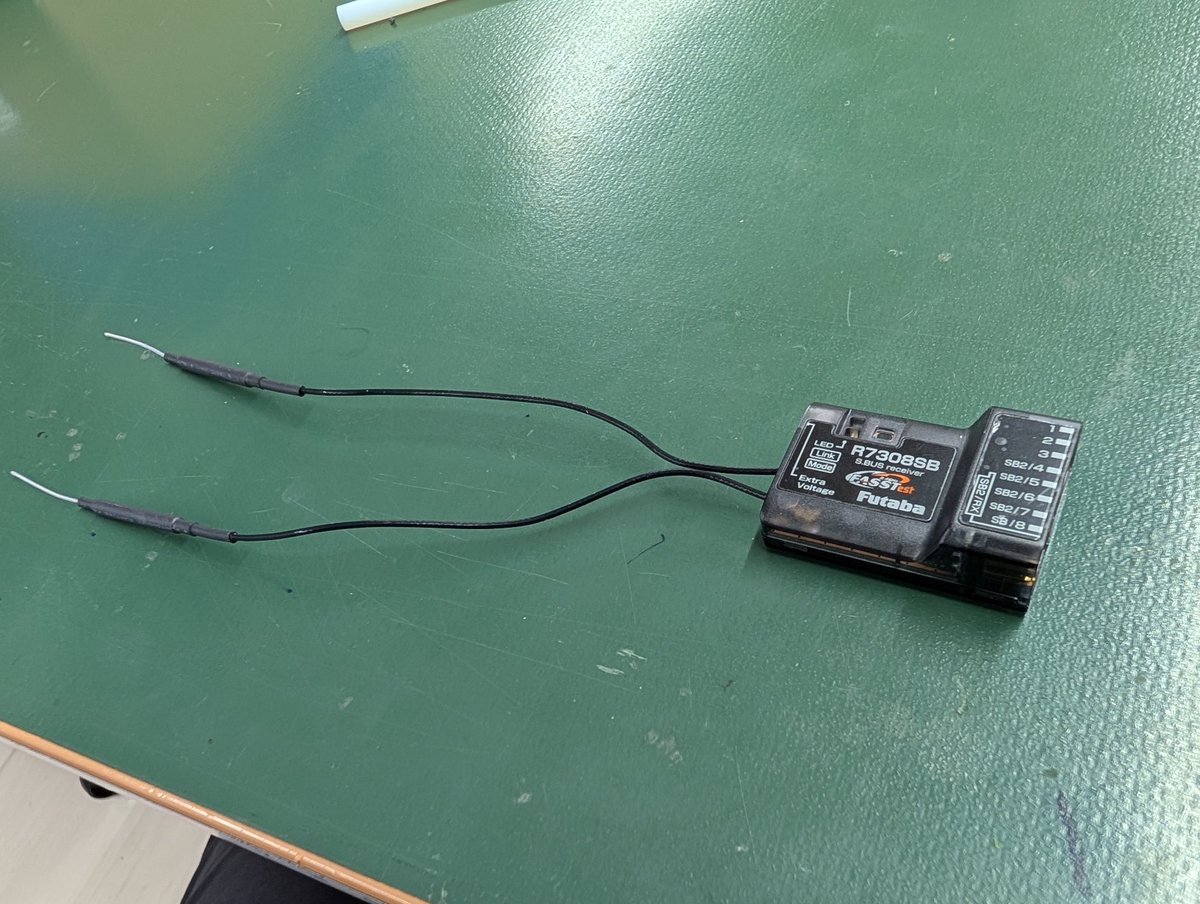 leibun's tweet photo. R7308SBのレンジテストをした（2.6kmぐらいまで離してみた）
昔、R7008SBとかテストした時より距離が伸びてる気がする

R7308SBはアンテナのグランドプレーンのところにちゃんとしたスリーブが入ってるのが効いているのかもしれない

自作のケースもなかなかいい仕事してるかもしれない https://t.co/TvCtOl2YVw