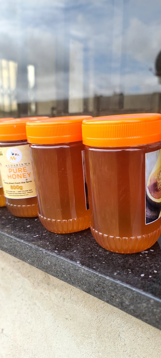 tinonaka_zw's tweet photo. Basa mangwanani varungu takamirira kuenda ku Unplugged ndaoneswa kwazonaya , ma flue achazobata later. Anyway garai makarokenga kunge @humba_2307.  I'm taking orders for Friday delivery.

Multi-floral honey  
500g - $5

+263 772 898 140
#huchikuvanhu 

 @Mbeekeepers_ltd https://t.co/gNF85wXzjh