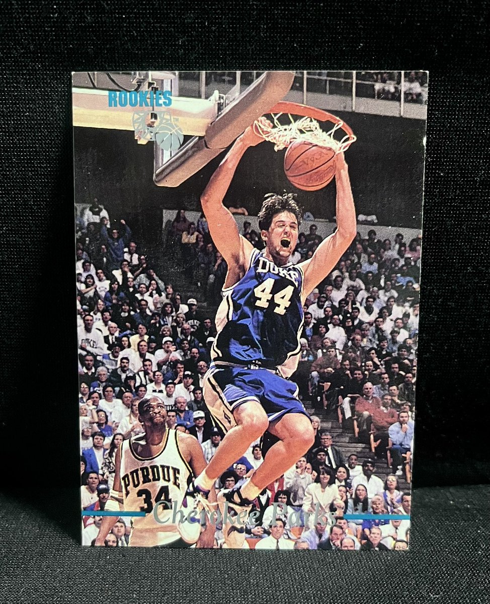 🏀 Les cartes du jour : 🏀

- Klay Thompson / Essentials 2017-2018
- Cherokee Parks / Classic Rookies 1995