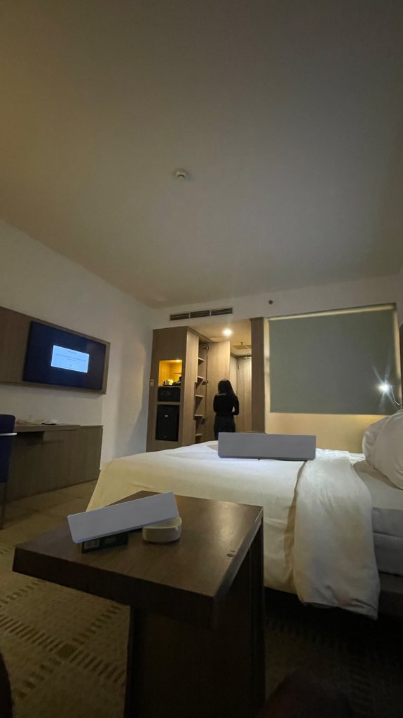 Makassar Young Couple tweet media