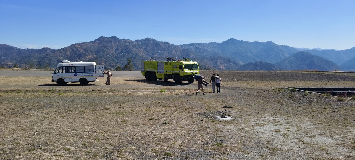 aaismlairport's tweet image. 🚨 Shimla Airport conducts its monthly hot fire drill! 🔥 Our fire team tackled a simulated blaze with the bright yellow fire CFT, ensuring safety &amp;amp; readiness for emergencies. #ShimlaAirport #FireDrill #SafetyFirst #Aviation 🌟
@AAI_Official 
@aaiRedNR