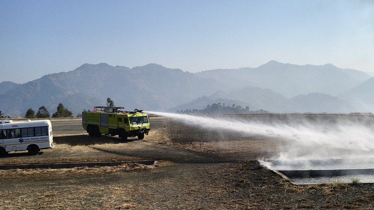 aaismlairport's tweet image. 🚨 Shimla Airport conducts its monthly hot fire drill! 🔥 Our fire team tackled a simulated blaze with the bright yellow fire CFT, ensuring safety &amp;amp; readiness for emergencies. #ShimlaAirport #FireDrill #SafetyFirst #Aviation 🌟
@AAI_Official 
@aaiRedNR