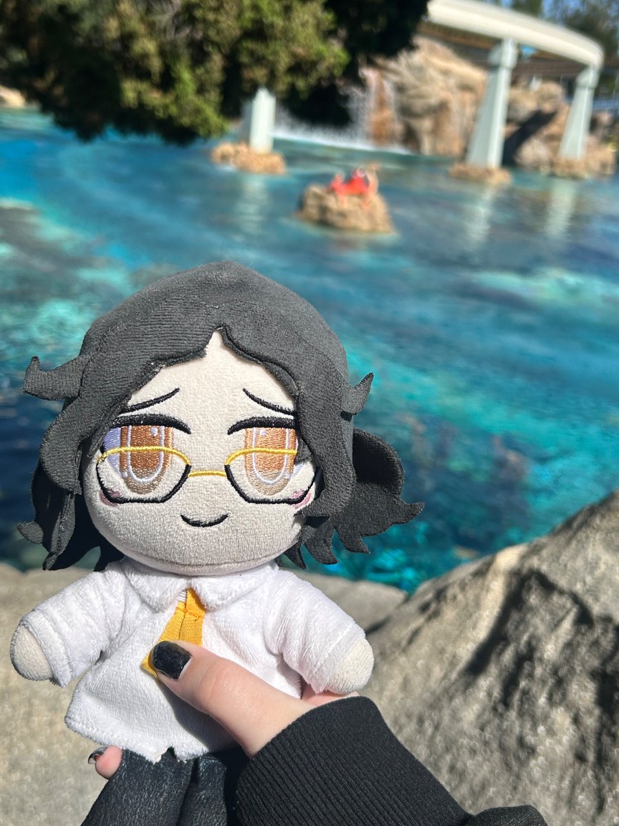 mikadoyaoi's tweet photo. mikado goes to disneyland https://t.co/BPPsnfPii9