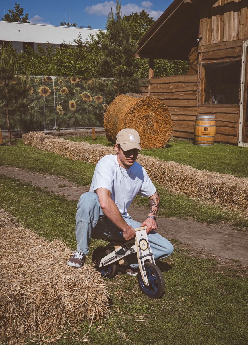 парціаліст tweet media