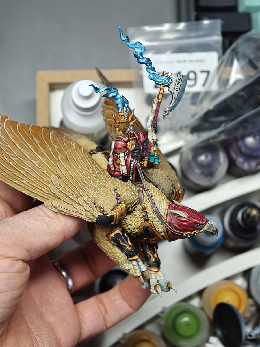 HughWyeth's tweet image. Back to painting #AoS for the first time in many moons. This Stormcast Soon-To-Be-Not-Eternal. Lovely model #warhammercommunity