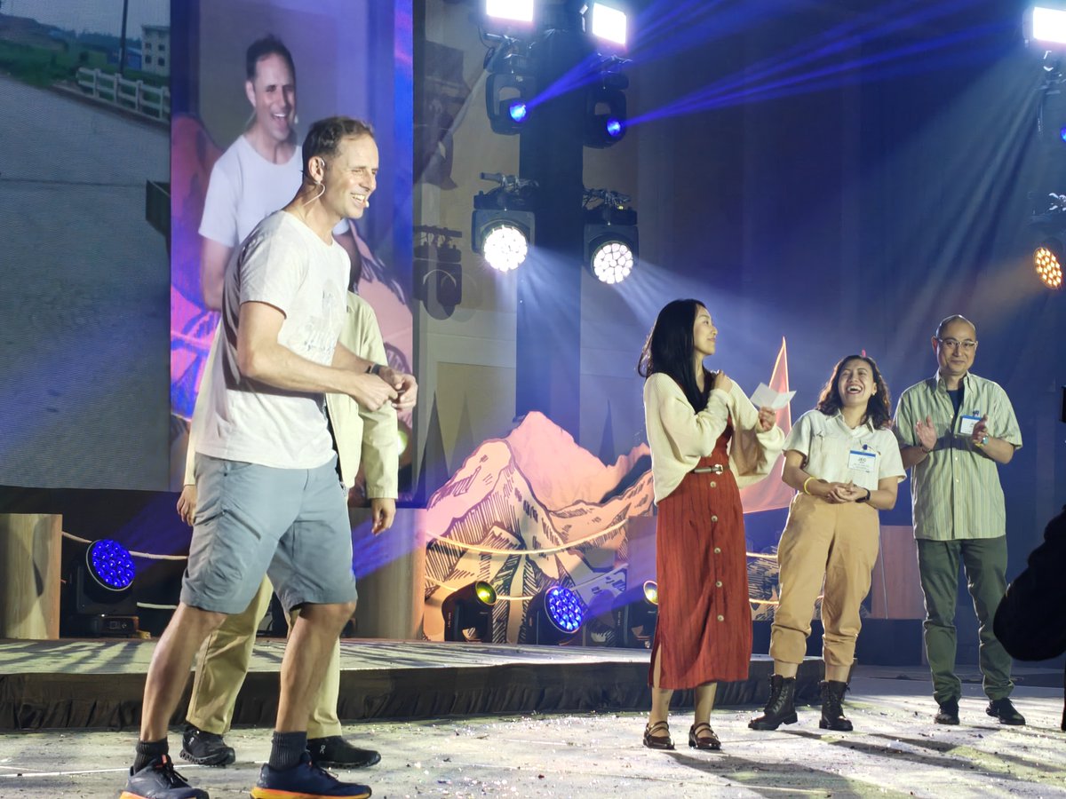 roblilwall's tweet photo. Great fun to give a speech at BDO Unibank's IBG annual conference in Manila two weeks ago! They themed their event around the concept of "The Great Expedition" and everyone (audience and speakers alike) wore expedition outfits - which was extra fun! https://t.co/mTzZ4QbMTQ