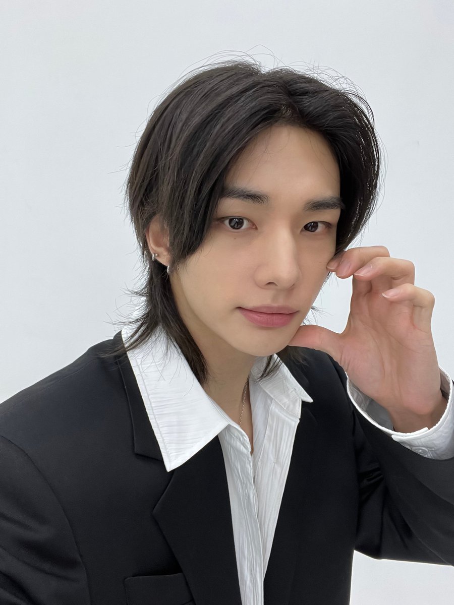 hyunjin pics tweet media