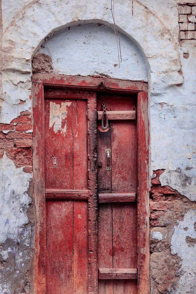 ایسے تو کوئی ترکِ سکونت نہیں کرتا
ہجرت وہی کرتا ہے جو بیعت نہیں کرتا 

#اردو_زبان