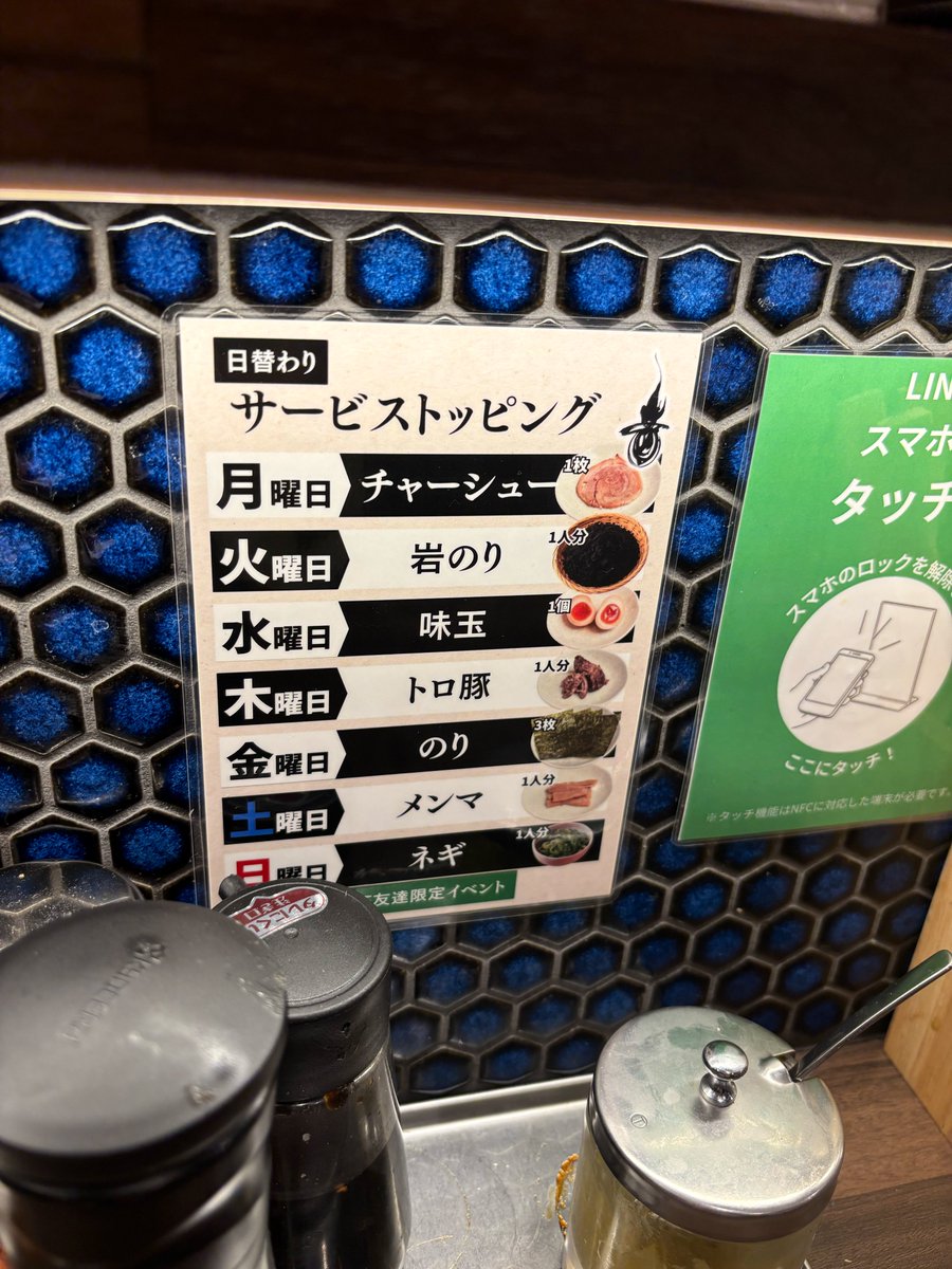 デラックス佐々木 tweet media