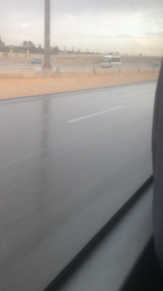 rabo3aaaa's tweet photo. «كل صباح؛ أذكر نفسي
أن أتمسك بما أستطيع،
ولا تنظر عيني إلى ما هو أبعد،
كل صباح، أذكر نفسي، أني لا أملك نتيجة،!
كل صباح أحاول من جديد،
أحاول أن أجعل ذنبي أقل حدة،
وأن أزيد مساحة قبولي لتلك الأخطاء التي ارتكبتها وأرتكبها، كل صباح أفتش عن الأمل، كأني لم أفتش عنه مطلقًا» https://t.co/B00ybQ8D3e
