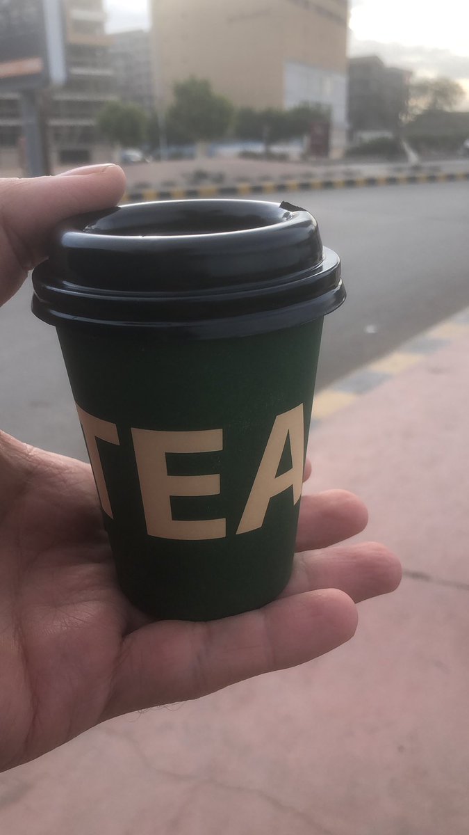 rabo3aaaa's tweet photo. «كل صباح؛ أذكر نفسي
أن أتمسك بما أستطيع،
ولا تنظر عيني إلى ما هو أبعد،
كل صباح، أذكر نفسي، أني لا أملك نتيجة،!
كل صباح أحاول من جديد،
أحاول أن أجعل ذنبي أقل حدة،
وأن أزيد مساحة قبولي لتلك الأخطاء التي ارتكبتها وأرتكبها، كل صباح أفتش عن الأمل، كأني لم أفتش عنه مطلقًا» https://t.co/B00ybQ8D3e