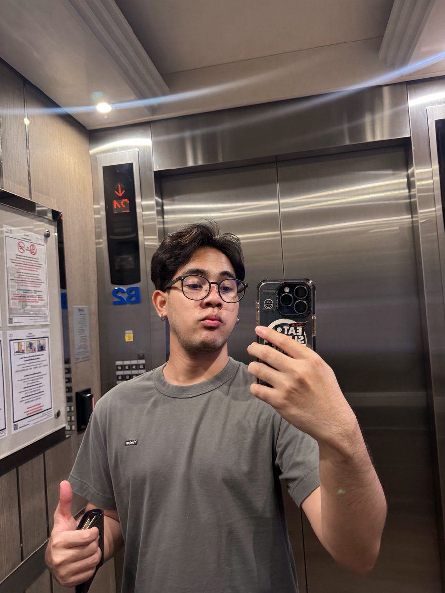 kornpatha's tweet photo. แว่นมานี่มา พอเป็นไอ้แว่นได้มั้ยครับ https://t.co/EzH7eJE9b4
