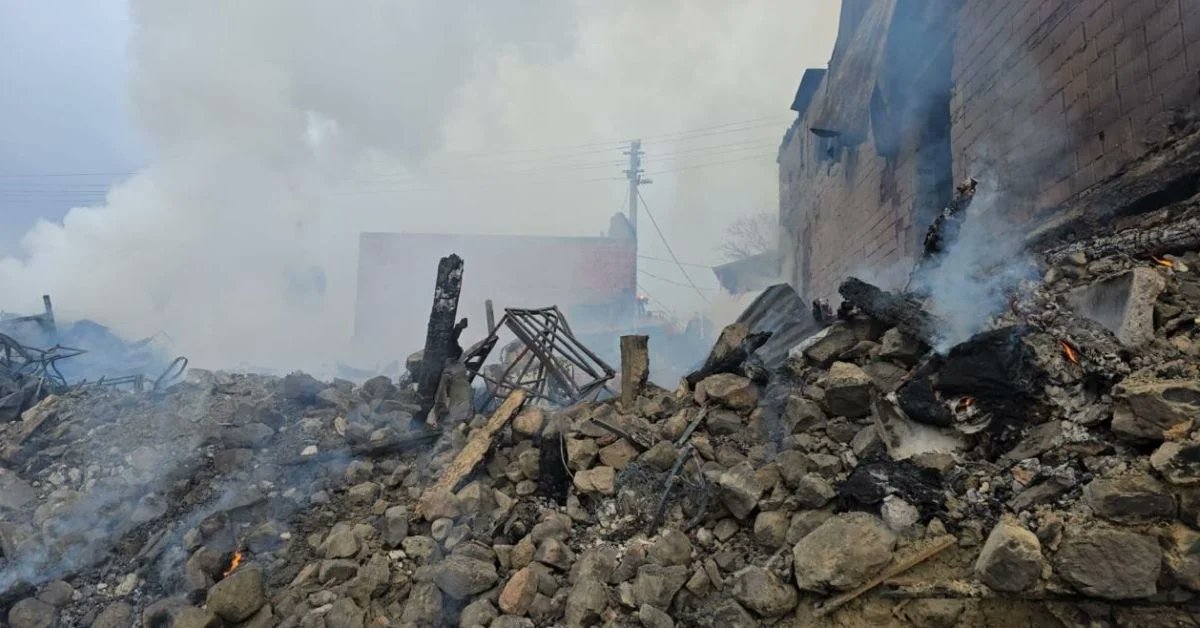 bhanettr's tweet image. İzmir’de yangın: 3 atölye ve 2 depo zarar gördü 

#İzmir #Yangın

🔗bha.net.tr/izmir/izmirde-…