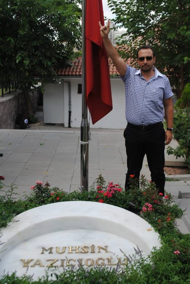 Bu memlekette dürüst olmanın,doğruyu söyleyip yanlışı dile getirmenin ağır bir bedeli var. İşte o bedel bizim başımızın tacıdır.
Mekanı cennet olsun. #MuhsinYazıcıoğlu