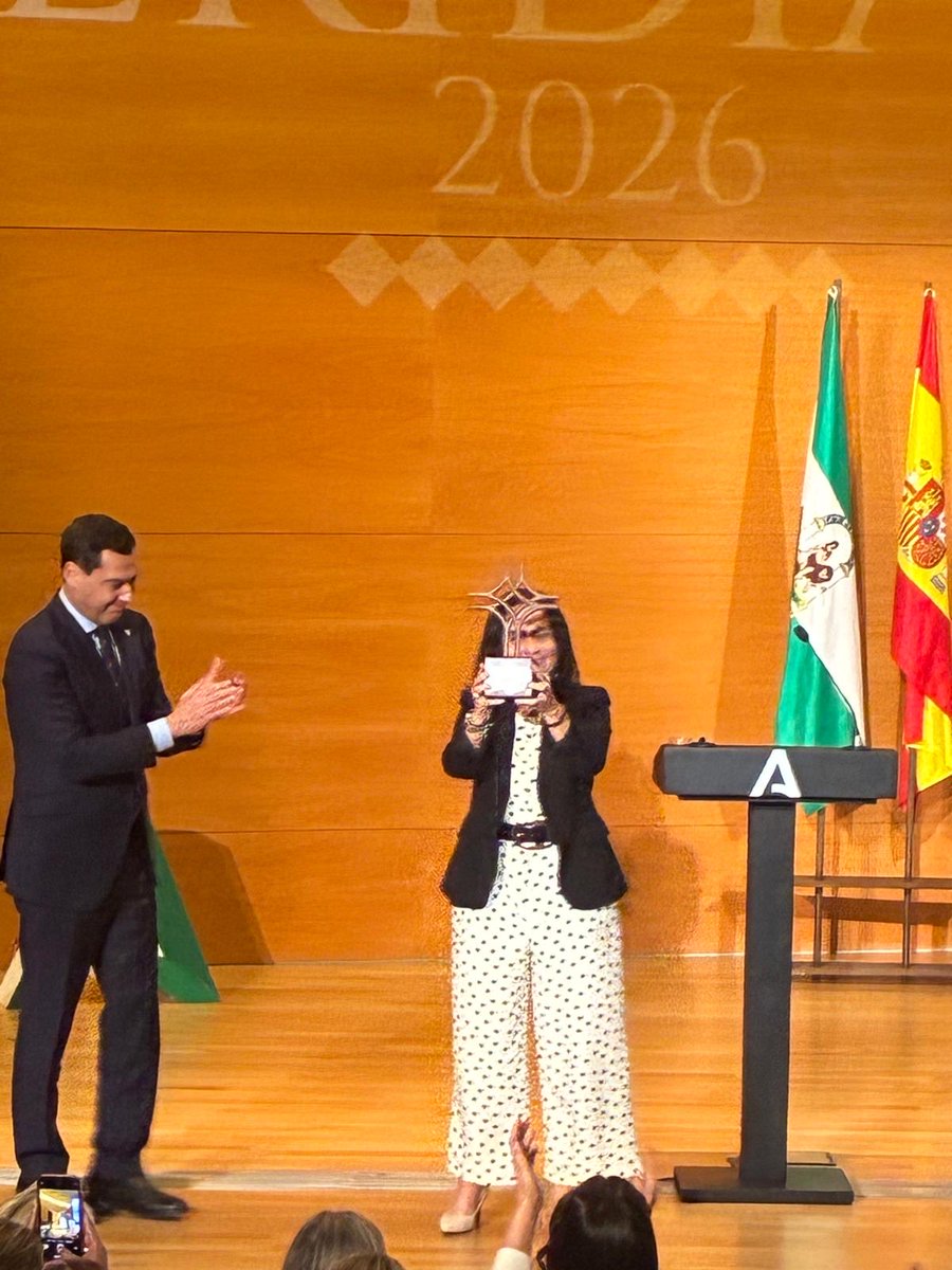 RECONOCIMIENTO| Desde nuestra Real Cofradía, felicitamos con orgullo a nuestra hermana y camarera, Paloma Saborido (<a href="/PalomaSaborido/">Paloma Saborido</a> ), por su reciente galardón en el Premio Meridiana donde se reconoce su importante labor en la igualdad de género. #CofradíasMLG #SoyPollinico