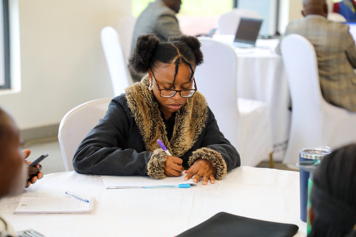 AmrefUniversity's tweet image. Key insight:
Start with the Vision, then build your Business Model → Operations → Financial Plan.
Entrepreneurship is iterative — stay committed to the vision, but flexible in execution.

#FromIdeatoImpact #AMIU #AMIU4PHC #HealthEntrepreneurship