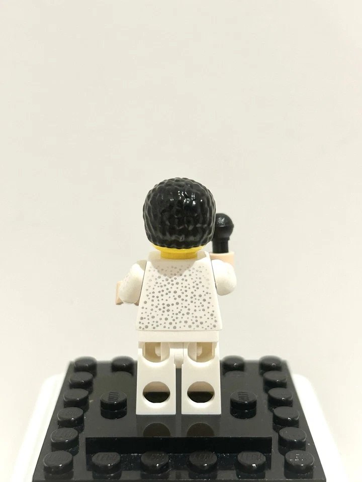 infinitybricks8's tweet image. The stage is set and the lights are bright! Lenny Shine is ready to give the performance of a lifetime. Break a leg, Lenny 🎤

#LEGO #LEGOminifigures #LEGOcollection #LEGOcommunity #LEGOaddictAFOL #LEGOreseller #LEGOforsale #LEGOMusic #Spotlight #InfinityBricks #StageLife