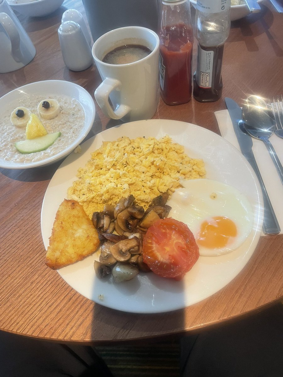 paulhannaford's tweet image. Premier inn this morning Berkshire 😊🥣🍳☕️ then of to an all girls school ( Child Criminal Exploitation ) #WECARE ❤️🙏🏻👭