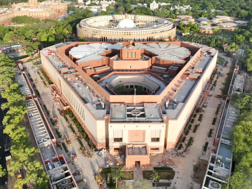 SanjDeep7's tweet image. According to your logic, the Parliament of India should enact a law prohibiting politicians from using highly expensive #cars, #clothing, #watches, #shoes, #sandals, and perfume. I mean, #politicians should not use brands like #LouisVuitton, #Chanel, #Hermès, #Gucci, and #Dior,