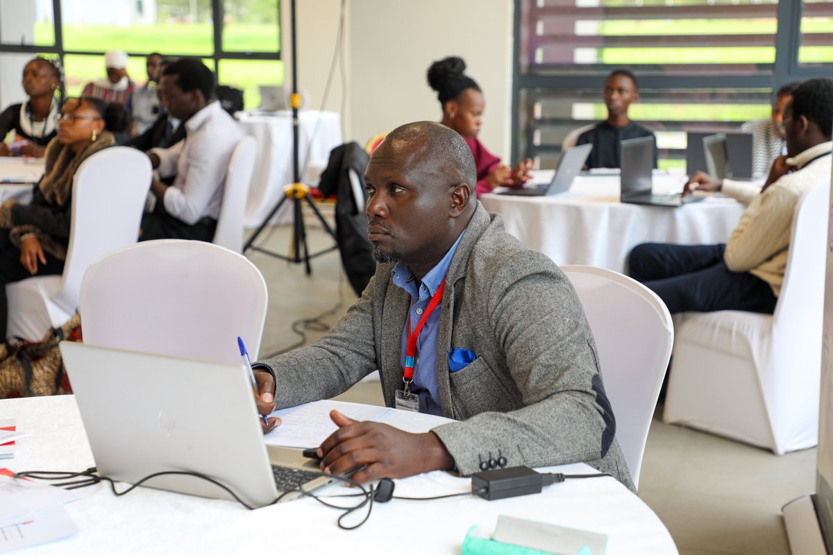 AmrefUniversity's tweet image. Participants also learned how to pitch effectively:

✔️ Lead with your main message
✔️ One idea per slide
✔️ Use storytelling + visuals for impact
Clarity wins. Every time.

#FromIdeatoImpact #AMIU #AMIU4PHC