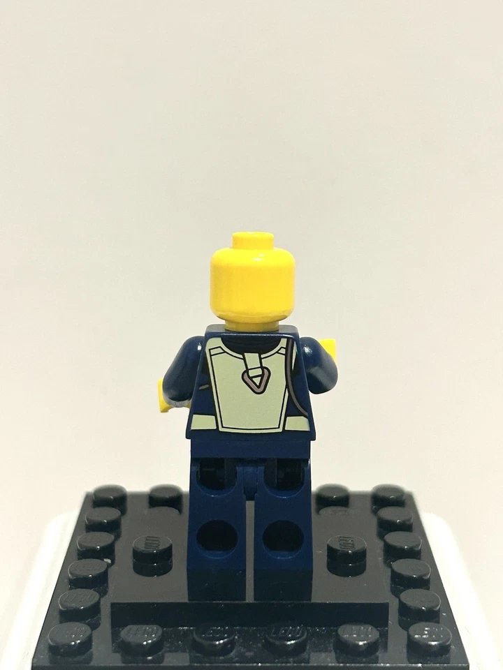 infinitybricks8's tweet image. Dispatch, we’ve got a situation! Keeping the LEGO City streets safe and sound with the latest gear from the 2023 collection 📻

#LEGO #LEGOminifigures #LEGOcollection #LEGOcommunity #LEGOaddictAFOL #LEGOreseller #LEGOforsale #LEGOCity #PoliceOfficer #LawAndOrder #LEGOAddict