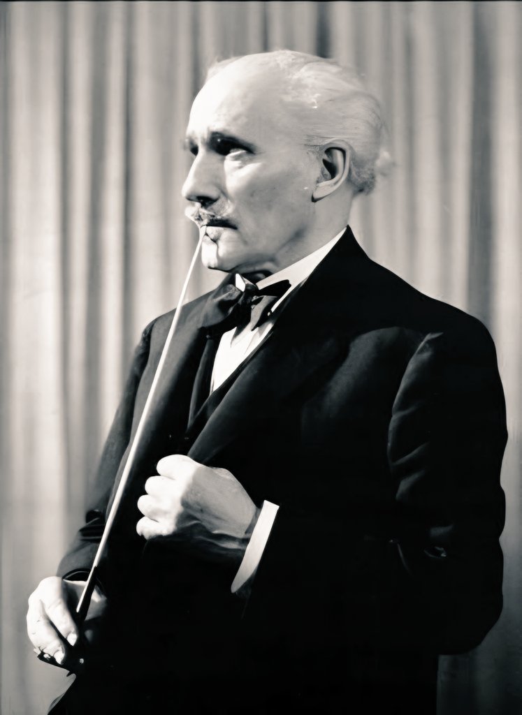 ConrothN's tweet image. Today we remember the birthday of Italian conductor #ArturoToscanini (born March 25, 1867 in #Parma) 🎂🎶🌹

He's considered one of the great virtuoso conductors of the late 19th and early 20th centuries.