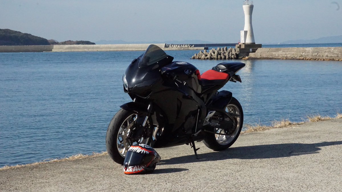 _sc59cbr's tweet image. 21になってたので更新

性別: 🚹
年齢: 21
🏠: 大阪
🏍: CBR1000RR SC59

今年で学生ラストです😇😇😇

#バイク乗りとして軽く自己紹介 
#cbr1000rr #cbr #センダボ