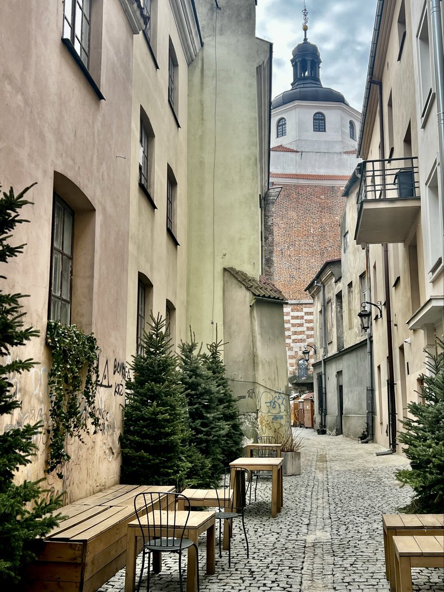 Miasto_Lublin's tweet photo. Dzień dobry, #Lublin ☕️ Ulica Szambelańska poleca się na poranną kawę, powolny spacer i chwilę oddechu w sercu miasta. Niech to będzie dobry początek dnia 🩵
#DzienDobry #Sroda https://t.co/dV1bXYZNpz