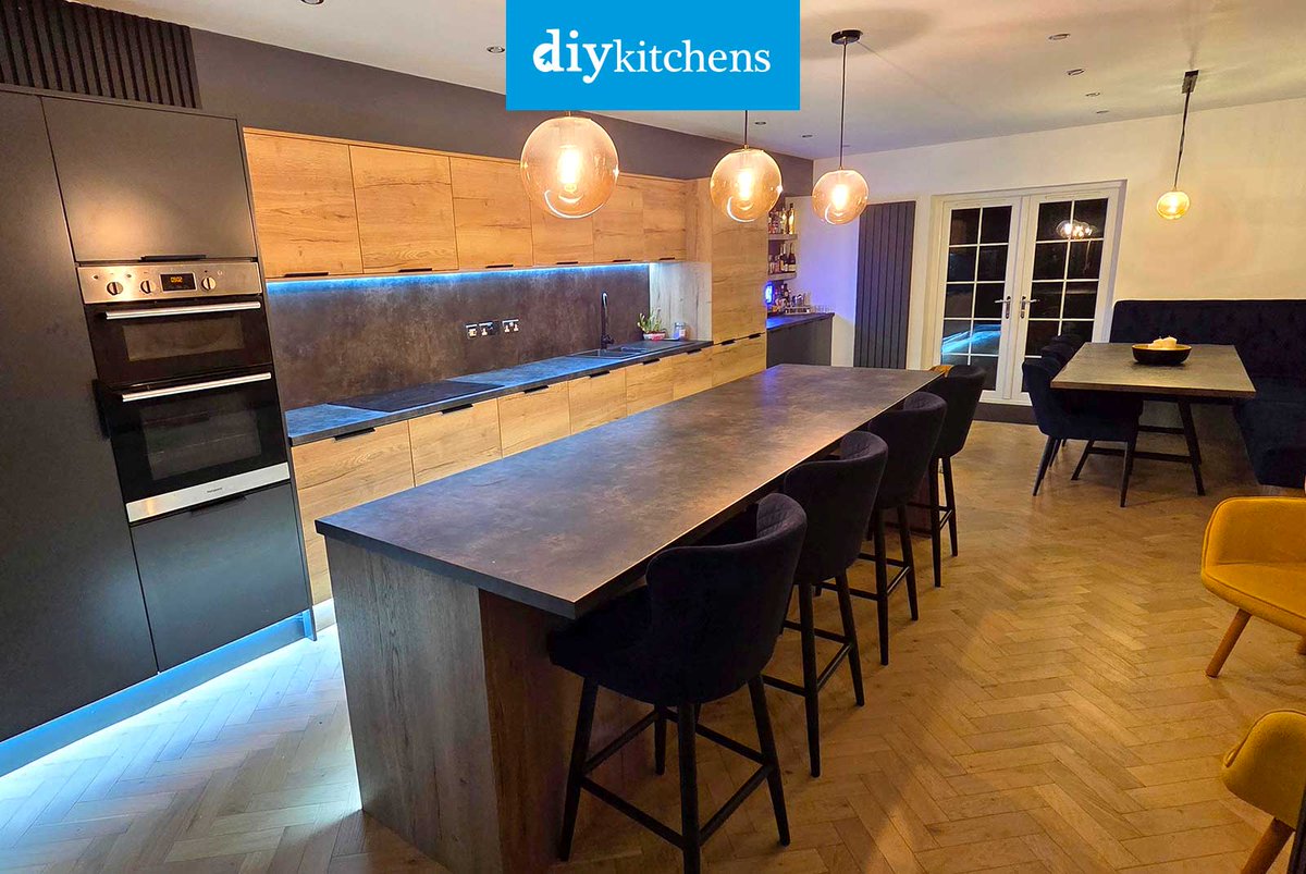 DIY_Kitchens's tweet image. 🌟 Keenan from Sheffield shows us his completed Innova Carrera Carbon &amp;amp; Cento Natural Halifax Oak Modern #kitchen, supplied by DIY Kitchens (Ref:4316) - bit.ly/CustomerKitche…

Visit diy-kitchens.com to see how much you could save on your dream kitchen! 

#carrera