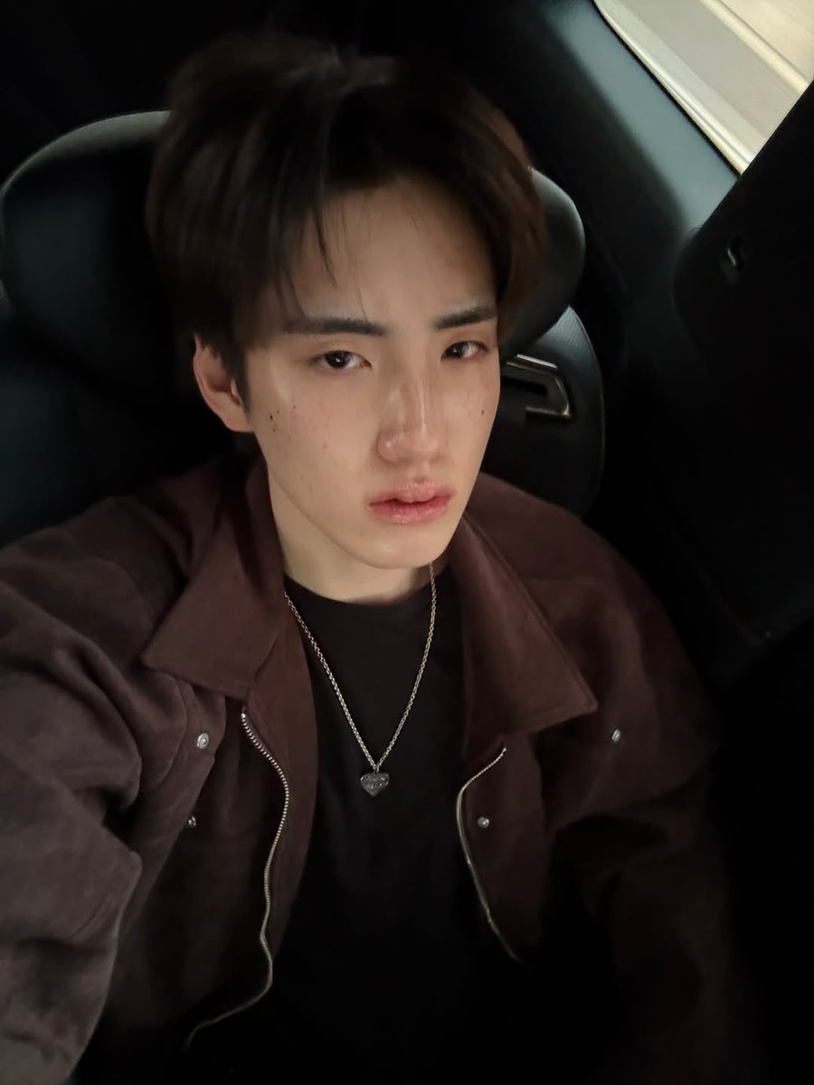 PHUTATCHAI OFFICIAL 🏒🎤 tweet media