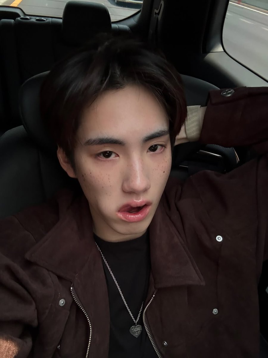 PHUTATCHAI OFFICIAL 🏒🎤 tweet media