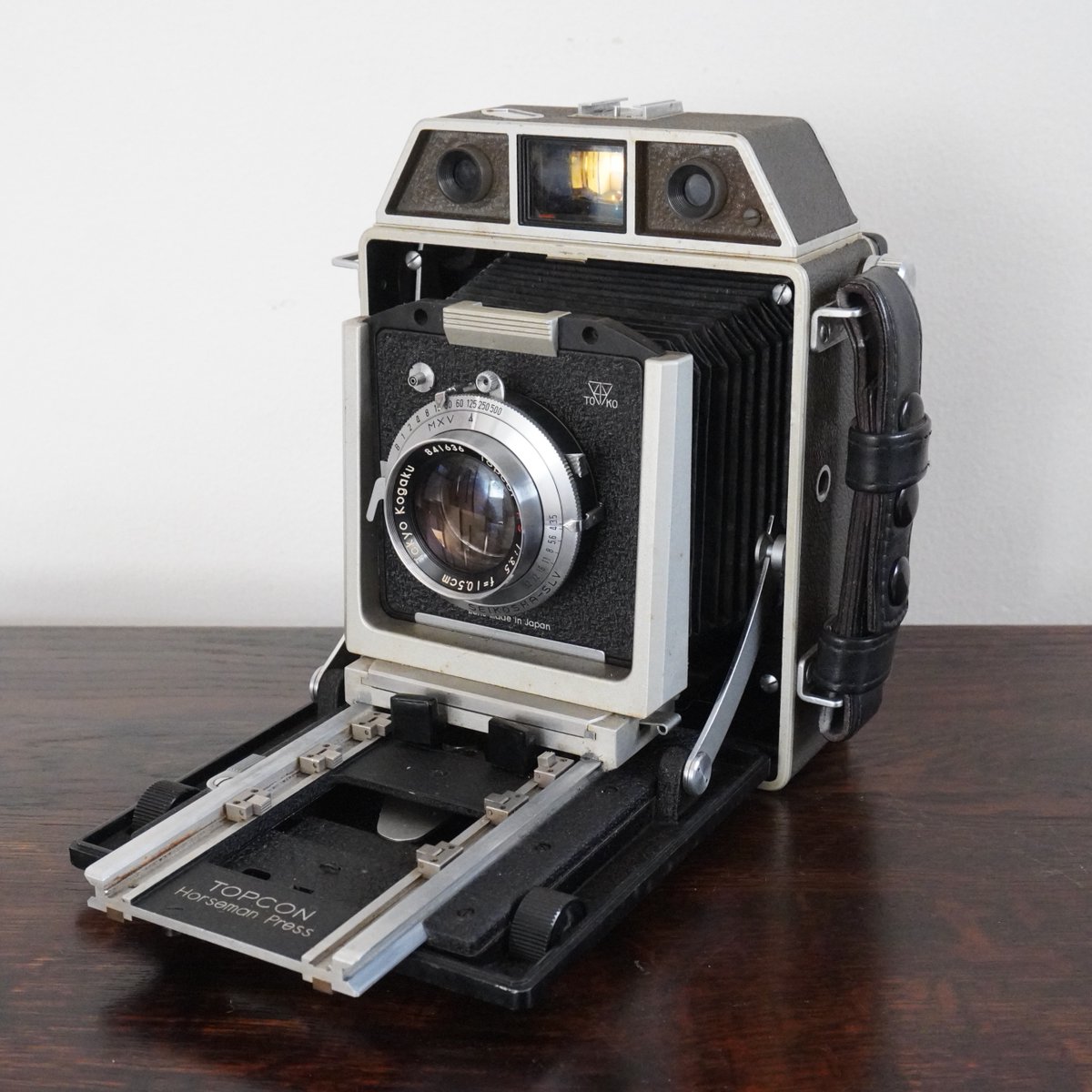 もう一台は、TOPCON Horseman Press。 1950〜60年代の報道用中判ビュー