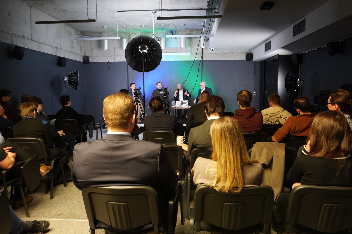 W czwartek, 19 marca w Centrum Kształcenia Młodzieży "Kuźnia"  wraz z Wydawnictwo Prześwity zorganizowaliśmy debatę wokół dwóch premier:  premier: książki Friedricha Lista „Narodowy System Ekonomii Politycznej” oraz nowego numeru pisma Polityka Narodowa , poświęconego zagadnieniu