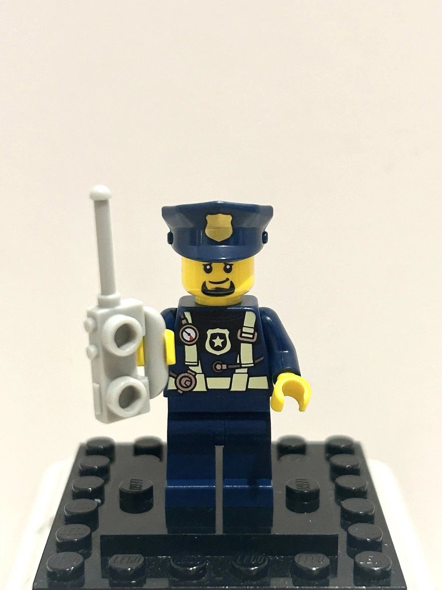 infinitybricks8's tweet image. Dispatch, we’ve got a situation! Keeping the LEGO City streets safe and sound with the latest gear from the 2023 collection 📻

#LEGO #LEGOminifigures #LEGOcollection #LEGOcommunity #LEGOaddictAFOL #LEGOreseller #LEGOforsale #LEGOCity #PoliceOfficer #LawAndOrder #LEGOAddict