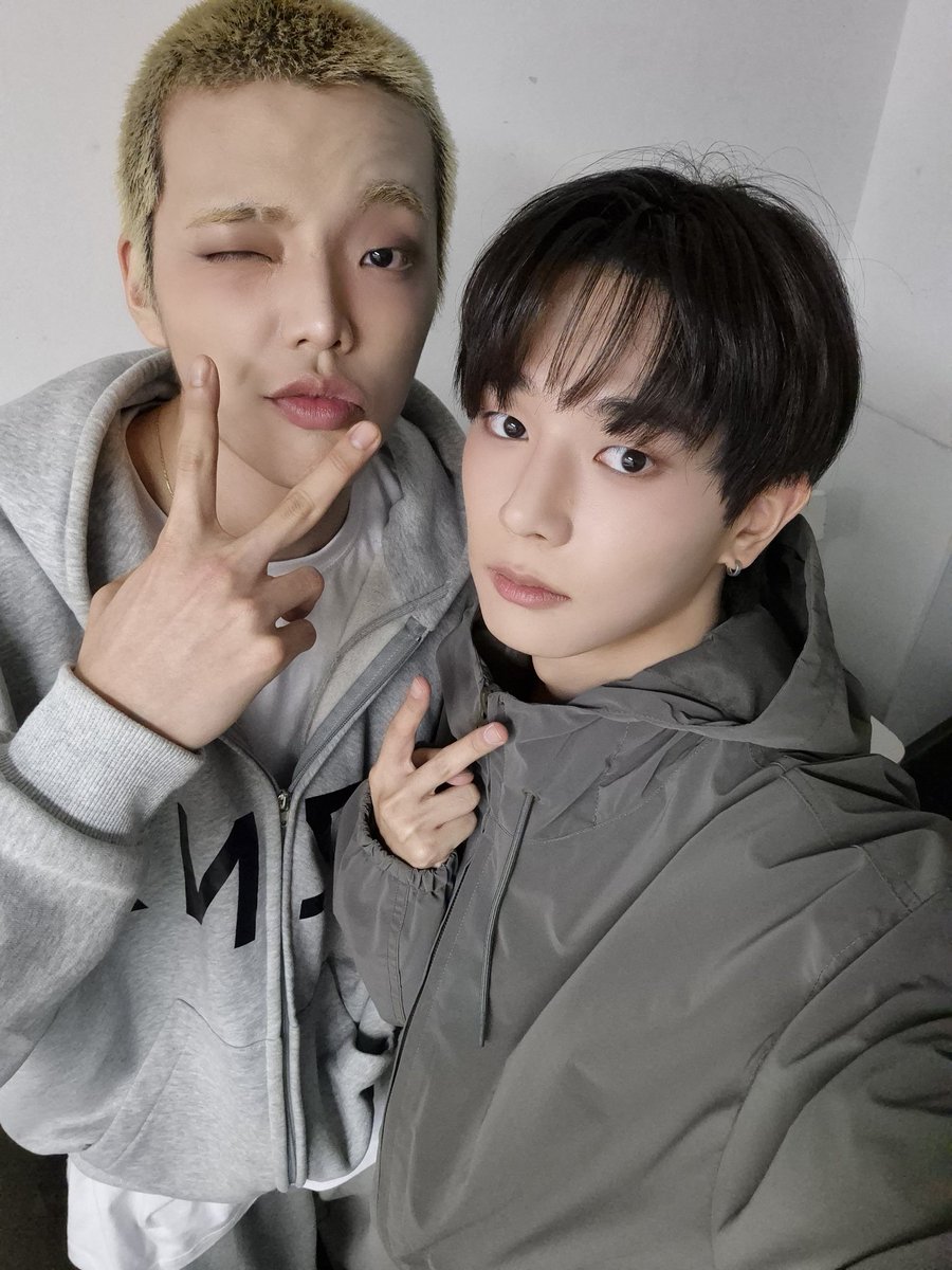 CMDM_JAPAN's tweet image. 今日はオンラインサイン会のライブ配信日！
ダリアのみなさん、公式YouTubeチャンネルから19時に会いましょう👋

#CMDM #LEASH