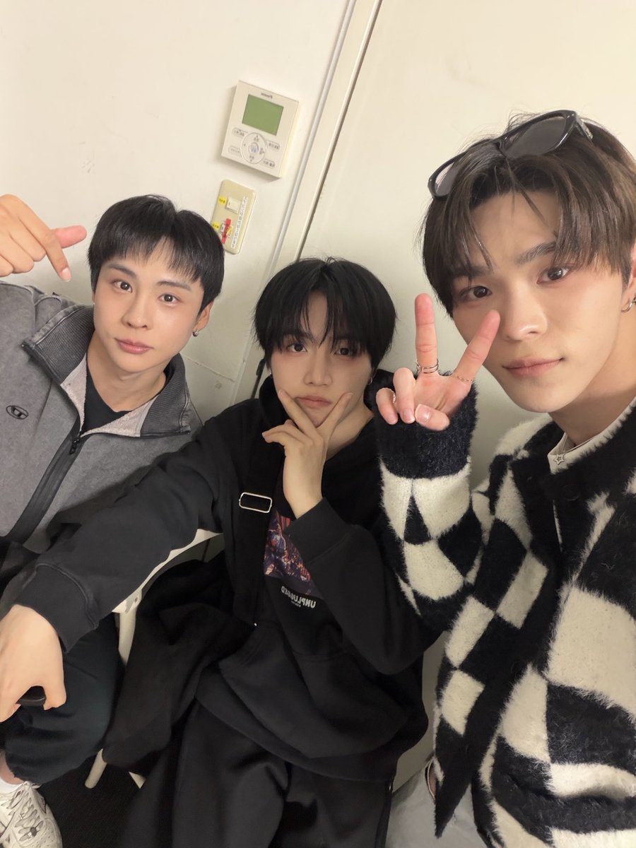 CMDM_JAPAN's tweet image. 今日はオンラインサイン会のライブ配信日！
ダリアのみなさん、公式YouTubeチャンネルから19時に会いましょう👋

#CMDM #LEASH