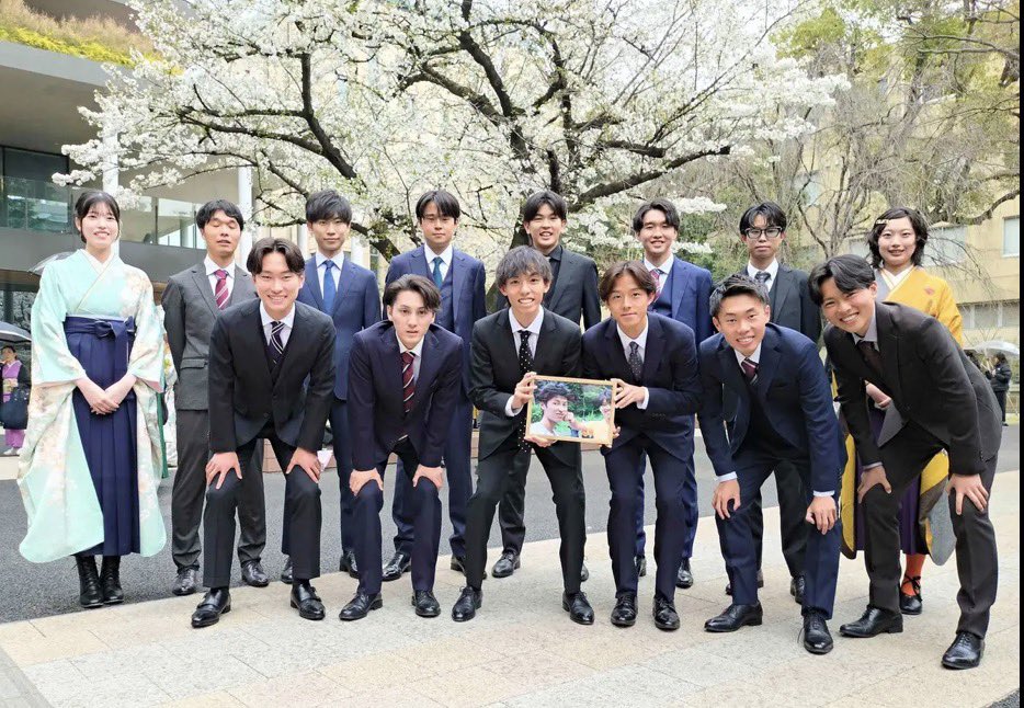 かがやけ世代卒業おめでとう🌸✨️
全員が星七くんを彷彿とさせるような素敵な笑顔でキラキラしてる ( ; ; )
この先のみんなの人生に幸あれ〜！！！！
 #かがやけ世代  #卒業式