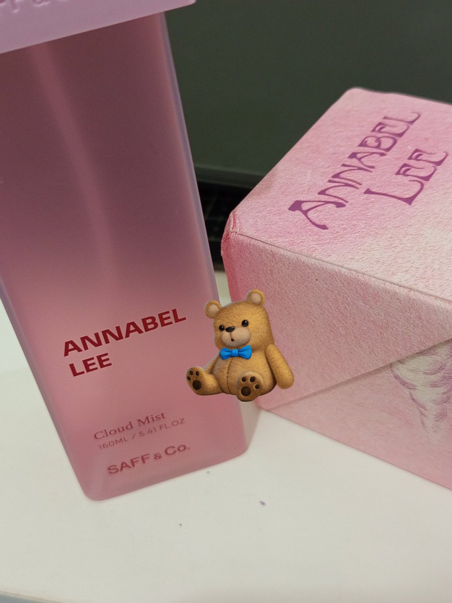 a 🫐📮⭐ tweet media